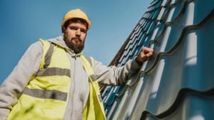 Top-5-Key-Factors-To-Consider-When-Choosing-A-Roofing-Contractor-on-pinnacleweekly