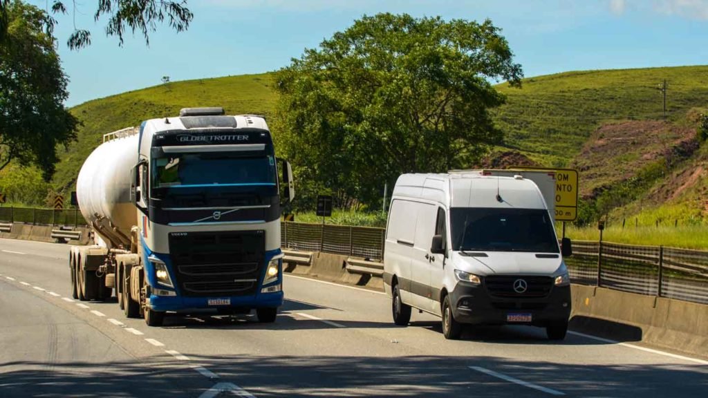 Permit-Navigator-Steer-Clear-of-Hurdles-with-Expert-Trucking-Tips-on-pinnacleweekly