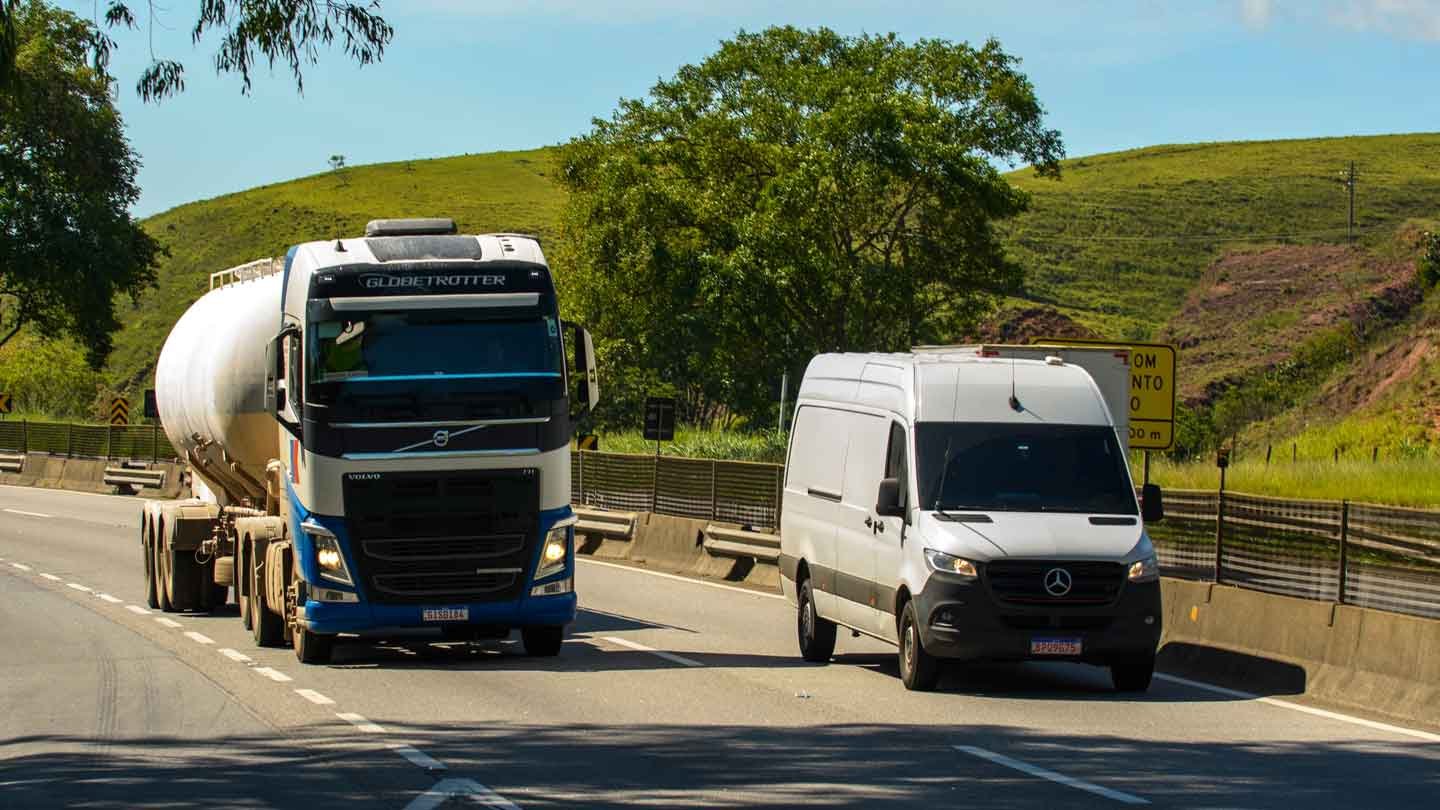 Permit Navigator: Steer Clear of Hurdles with Expert Trucking Tips
